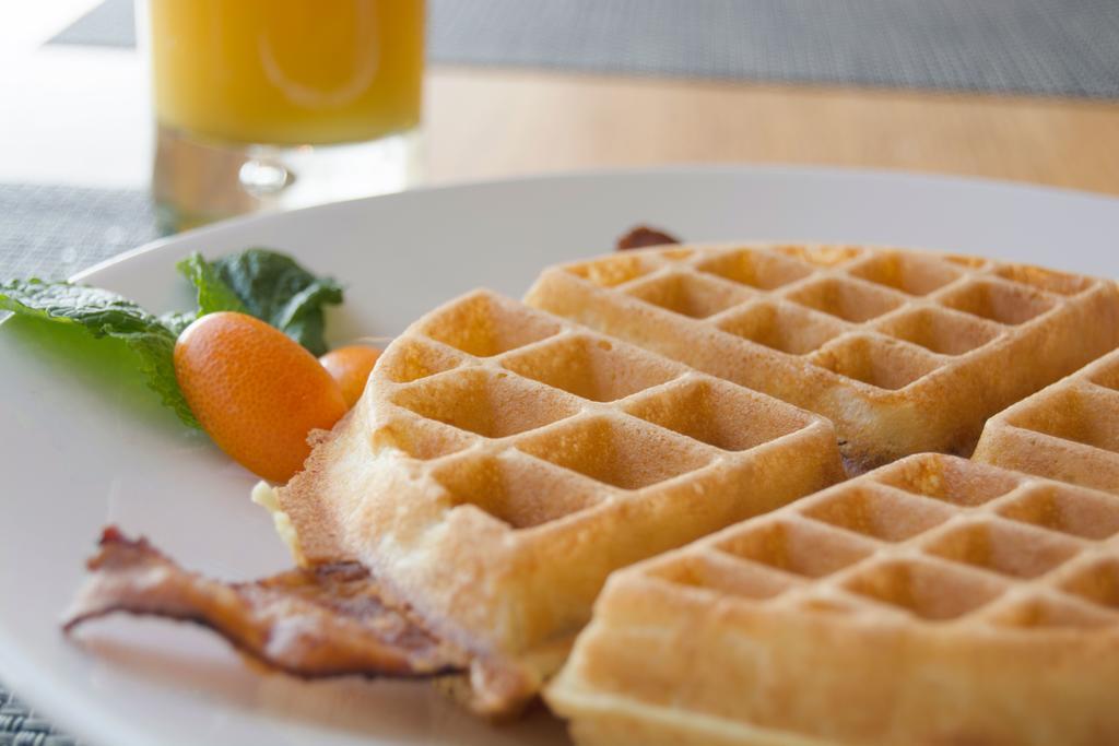 Hotel Murano Такома Экстерьер фото A Belgian waffle